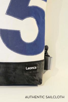 Upcycling Rolltop Rucksack aus gebrauchten Segeln, Traktorschlauch und Autogurten, innen aus  LKW-Plane in 3 Größen